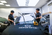 Audi Q7 dán phim cách nhiệt kính lái Drei35 Huper Optik.