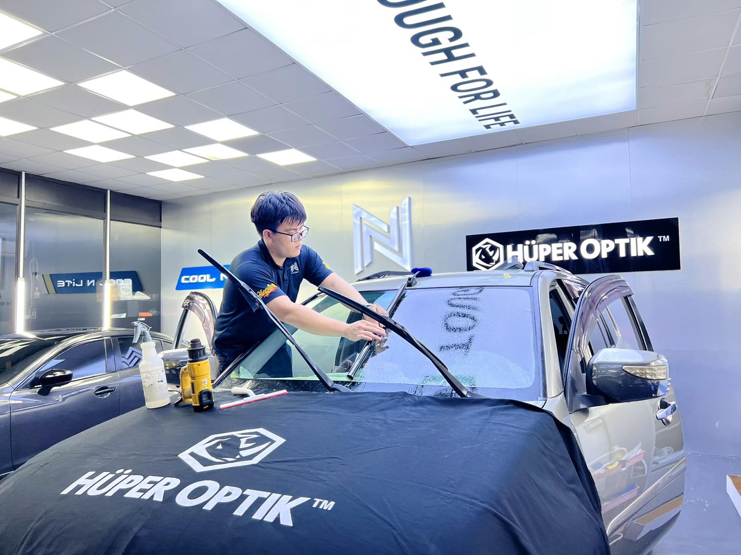 Quy Trình Dán Phim Cách Nhiệt Huper Optik 