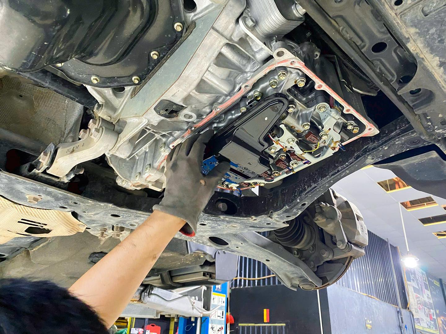 Thay nhớt hộp số tuần hoàn tại N AUTO SPA