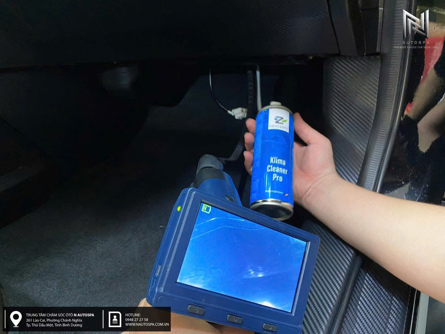 Kỹ thuật viên N AUTO SPA vệ sinh dàn lạnh
