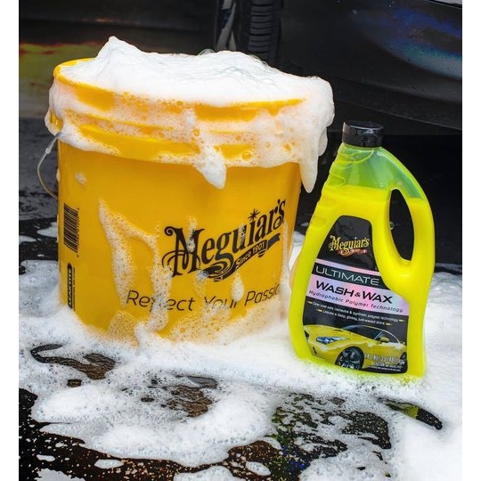 Meguiar’s Ultimate Wash & Wax – Xà phòng rửa xe có chất tạo bóng dòng cao cấp