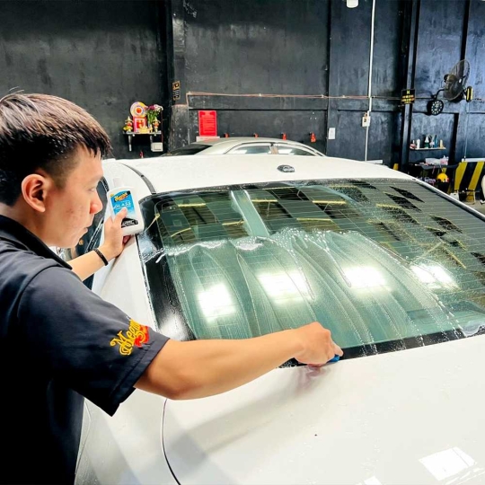 Meguiar's Perfect Clarity Glass Sealant / Lớp phủ bảo vệ kính xe tạo hiệu ứng lá sen, có độ bóng cao - G8504