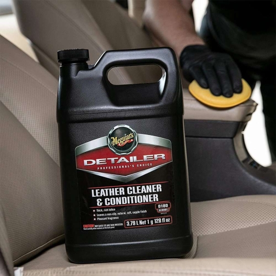 Sản phẩm dưỡng da nội thất xe hơi có thành  phần làm sạch. -  Leather Cleaner & Conditioner - D18001