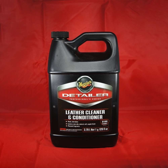 Sản phẩm dưỡng da nội thất xe hơi có thành  phần làm sạch. -  Leather Cleaner & Conditioner - D18001