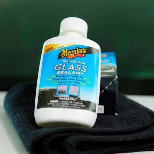 Meguiar's Perfect Clarity Glass Sealant / Lớp phủ bảo vệ kính xe tạo hiệu ứng lá sen, có độ bóng cao - G8504